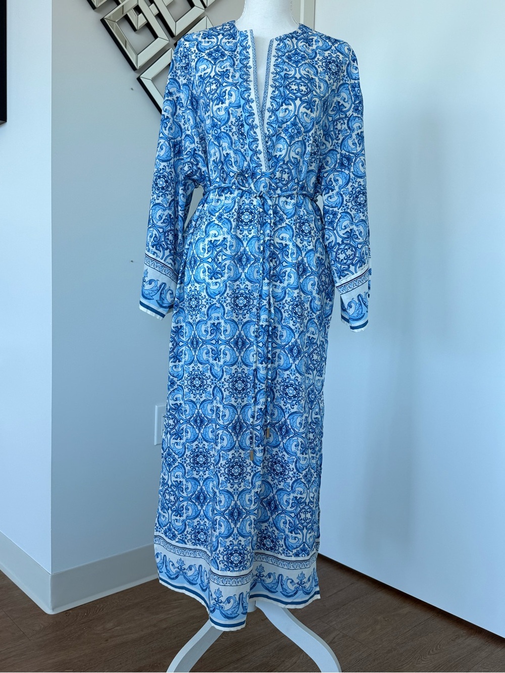 H&M Blue and White Printed V-Neck Midi Dress - Picture 9 of 12